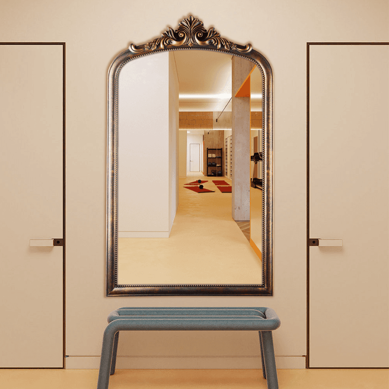 مرآة باروكية مقوسة قديمة من البرونز