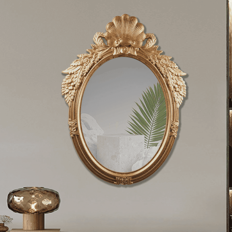 مرآة كلاسيكية بيضاوية بإطار ذهبي عتيق
