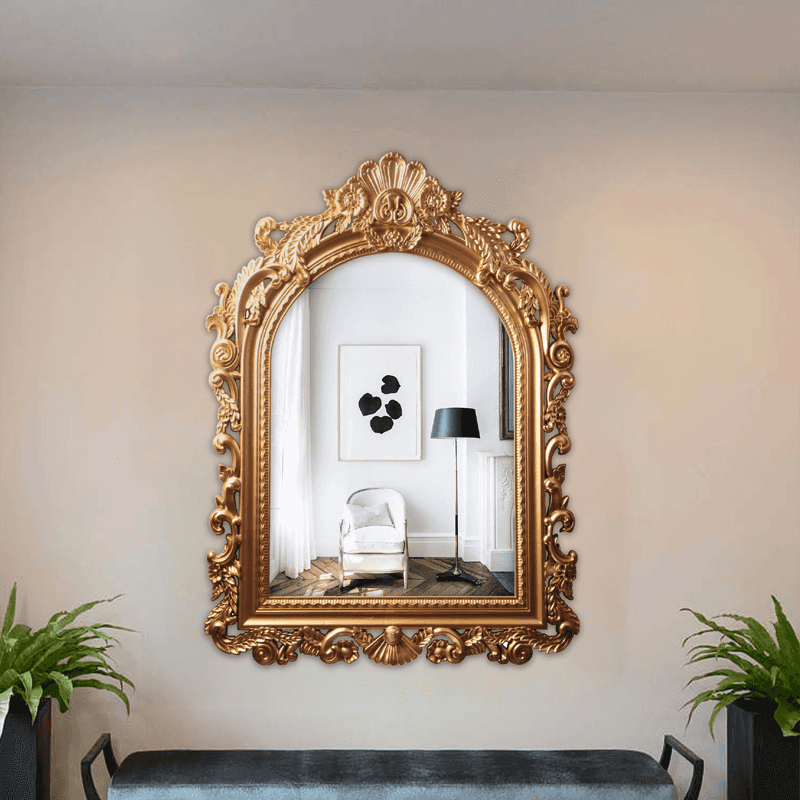مرآة كلاسيكية مقوسة بإطار ذهبي