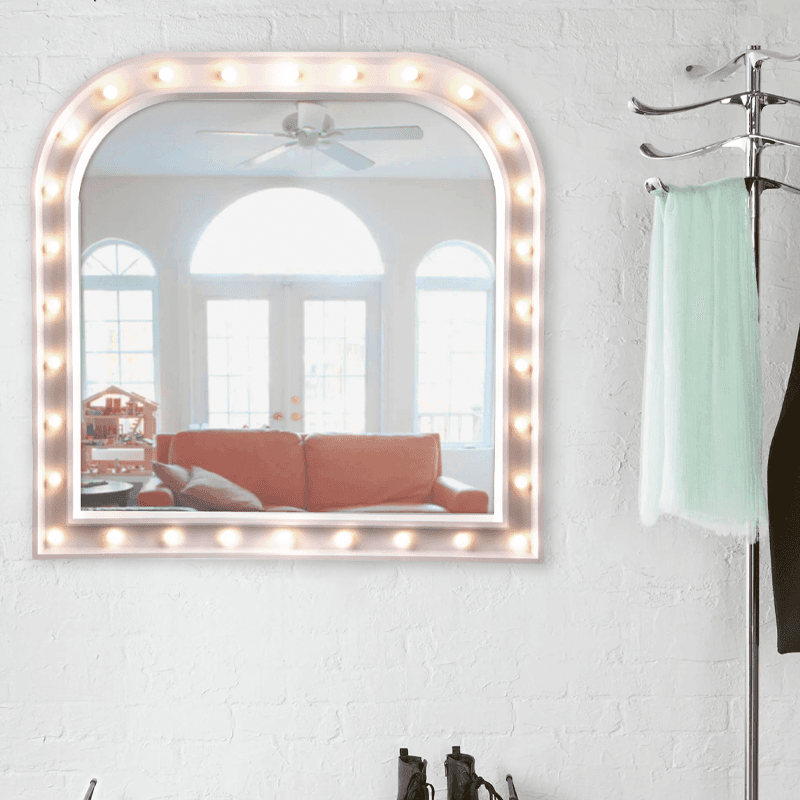 مرآة زينة LED مثبتة على الحائط باللون الأبيض